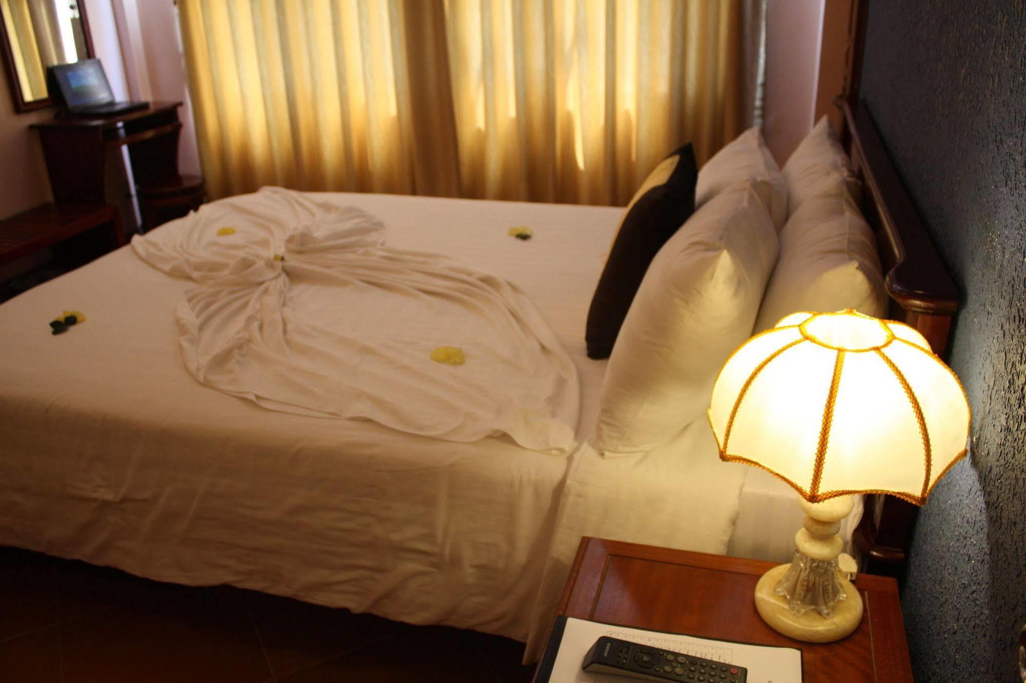 Holiday Diamond Hotel Hué Extérieur photo